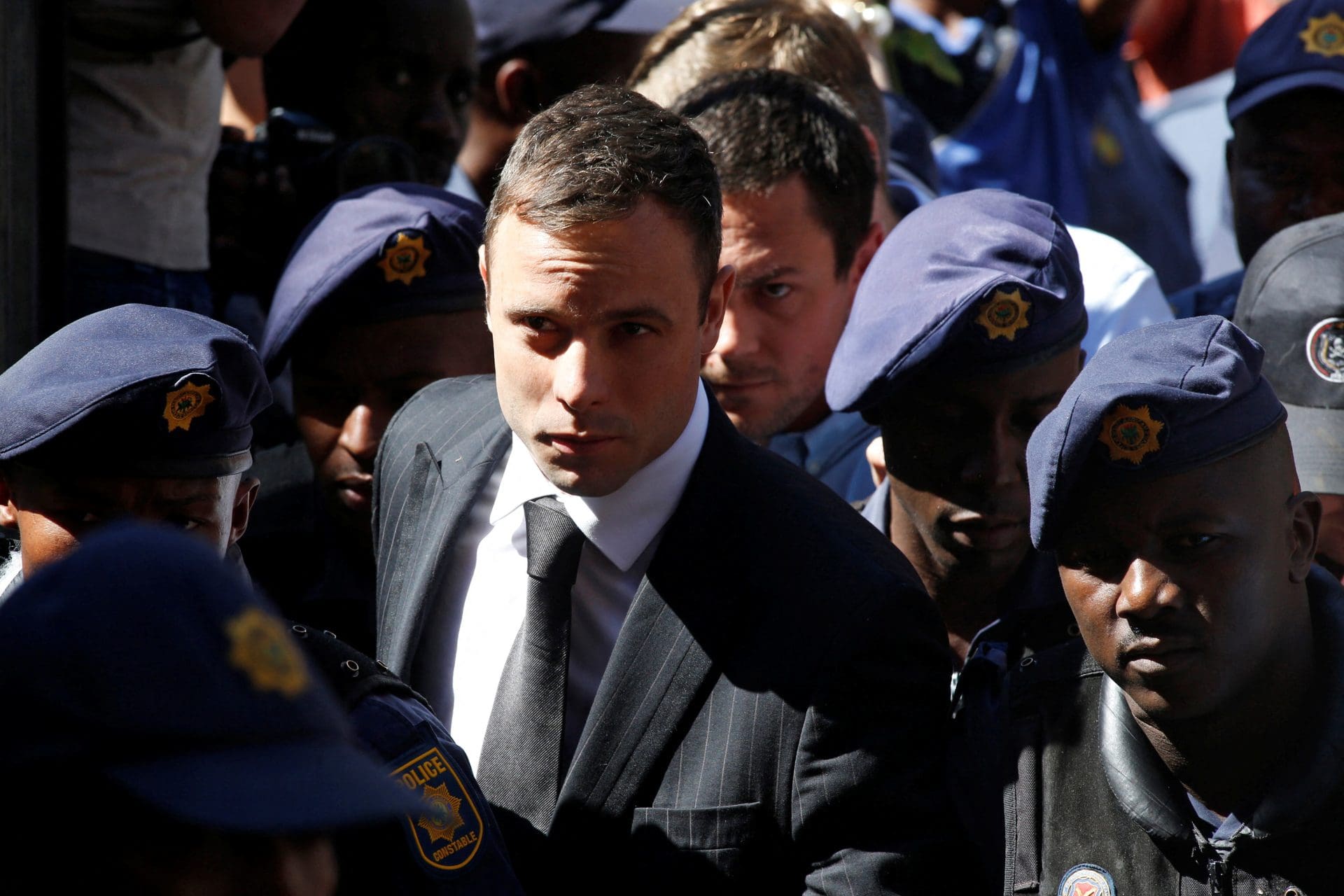 Oscar Pistorius ganha liberdade condicional